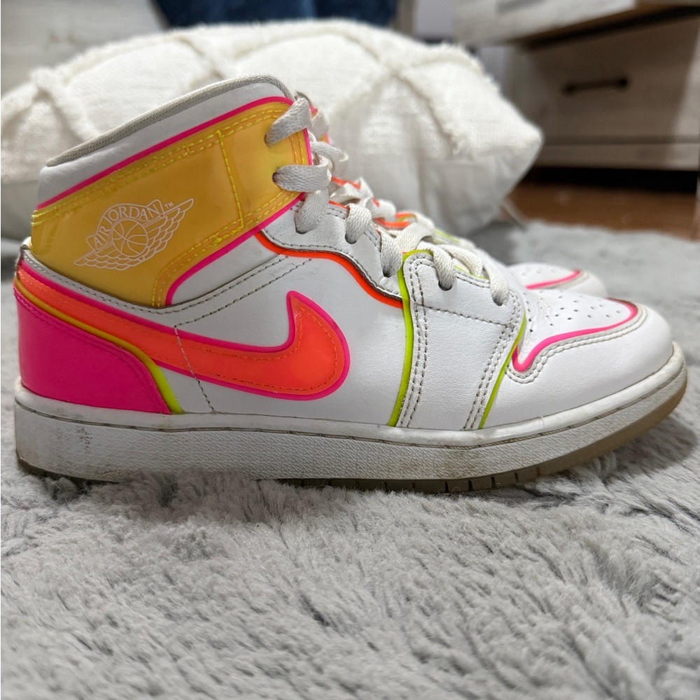 Jordan Kids Air Jordan 1 Mid Edge Glow Sneakers